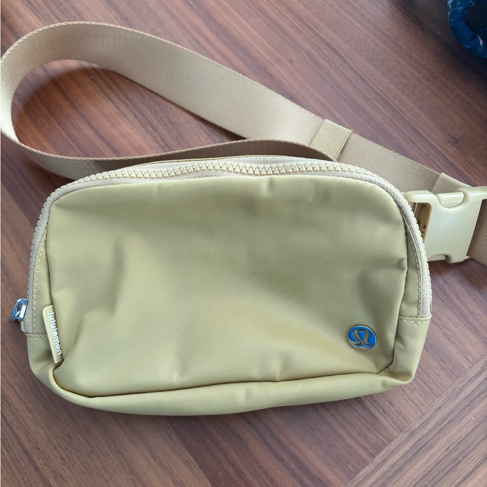 Mustard yellow shade belt bag